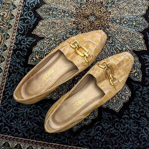 2015 Gold And Yellow Animal Print California Magdesians Size 8 Flat Shoes
